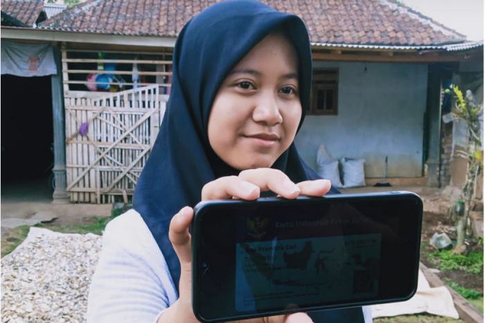 Anak Down Syndrome Berhasil Lulus Kuliah: Kisah Orang Tua Hebat