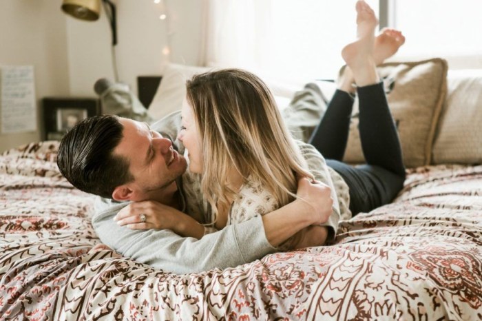 Tips Mencoba Hal Baru dalam Bercinta Tanpa Canggung