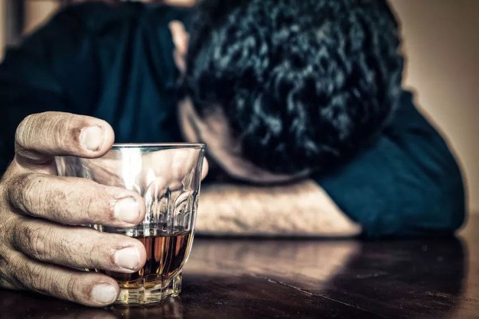 Yang Bisa Terjadi pada Otak Pecandu Alkohol - KlikDokter