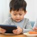 Dampak Makan Sambil Nonton bagi Tumbuh Kembang Anak Menurut Dokter