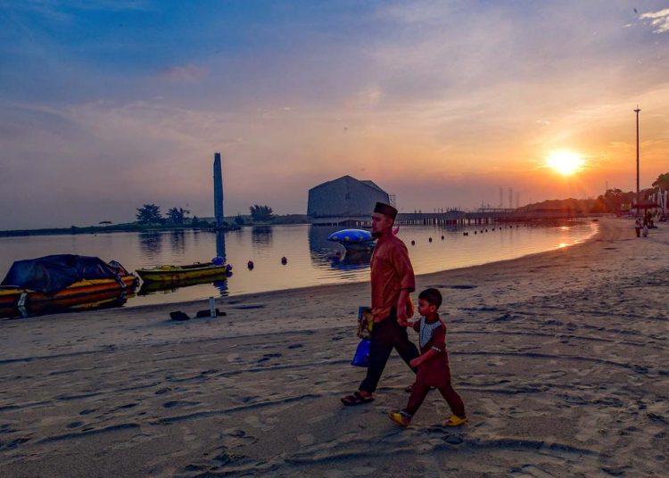 Idul Adha 1447 H, Umat Muslim Meriahkan Pantai Lagoon Ancol