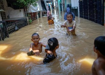 22 RT di Jaktim Terkena Banjir, Ketinggian Air di Bidara Cina Hampir 2 Meter