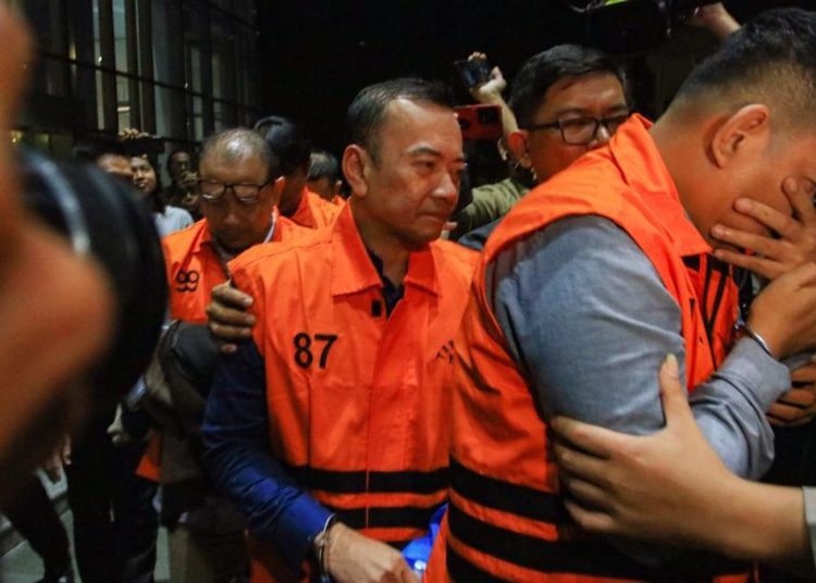 Kode Amplop Cokelat untuk Pejabat Bea Cukai