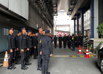 Puluhan Brimob Jaga Ketat Gedung Kantor di Hayam Wuruk, Kenapa Ini Terjadi?