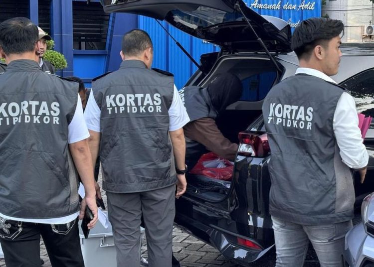 Geledah Kafe Sidoarjo Terkait Kasus Korupsi Impor HP Seken oleh Kortas Tipidkor