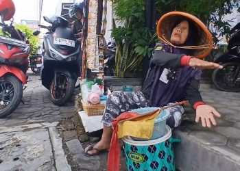 Hadiah Umrah untuk Nenek Jukir setelah Gagalkan Aksi Maling Uang Rp3,6 Miliar