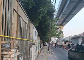 Situasi Terbaru Bentrok Warga di Menteng, Motor Terbakar Masih Terlihat