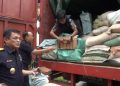 Penggerebekan Gudang Rokok Ilegal di Serang, 80 Bal Ditemukan dan Disita