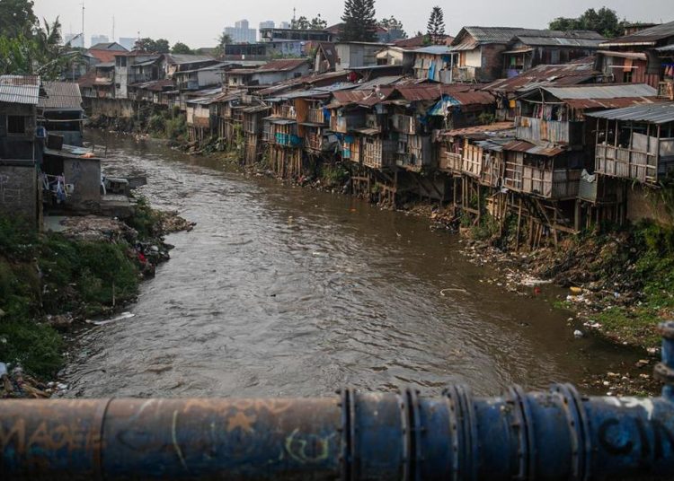Ibu-ibu di Jakarta Utara Melompat ke Sungai Setelah Mencuri Barang di Minimarket