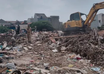 Warga Jakarta Dilarang Membuang Sampah Sembarangan