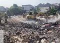 Kebakaran Tumpukan Sampah di Kramat Jati Sudah Lebih dari 30 Jam Belum Padam