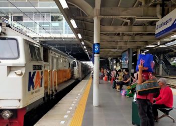 Daftar 13 Kereta Api yang Berhenti di Jatinegara Hari Ini Saja