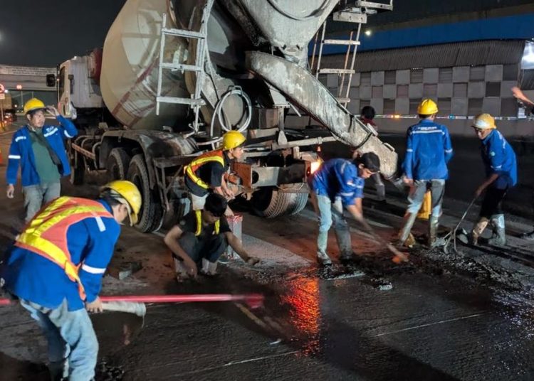Mobil ASN Pekalongan Viral Terobos Jalan yang Sedang Dicor