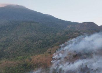 Karhutla Gunung Ciremai, Pemkab Kerja Sama Pemprov Lakukan Water Bombing