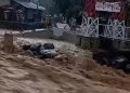 Derasnya Banjir Bandang di Padang Kepung Rumah Warga dengan Detik-detik Terakhir